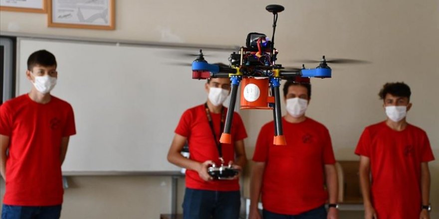 Lise öğrencileri geliştirdikleri İHA ile savunma sanayisine göz kırptı