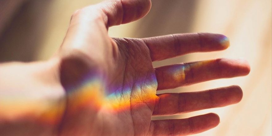 Cilt kanserine karşı ayna karşısında düzenli muayene önerisi