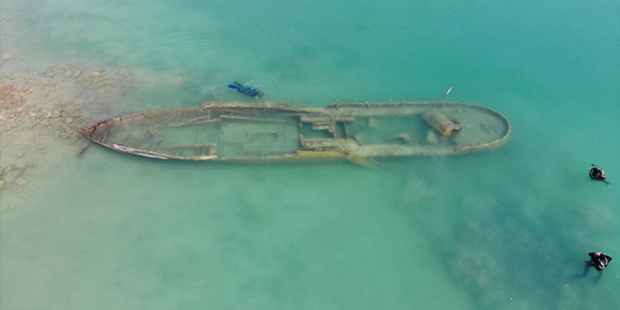 Van Gölü'nde bir batık gemi daha gün yüzüne çıkartıldı