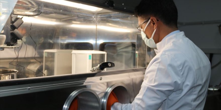 Diyarbakır'da yerli kontakt lens temizleme solüsyonu üretildi