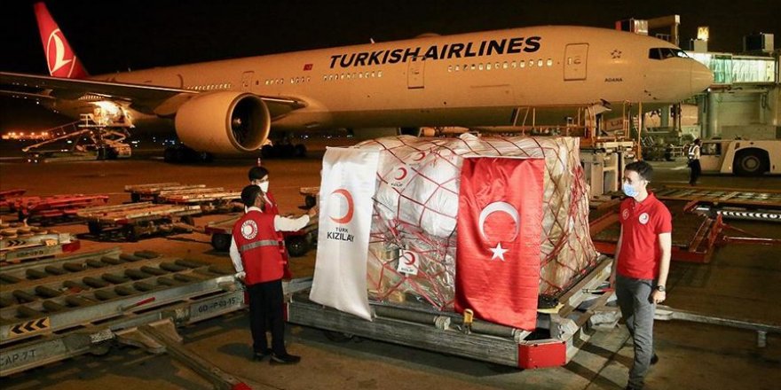 Türk Kızılay Kovid-19 ile mücadelede Pakistan'a maske yardımı yaptı