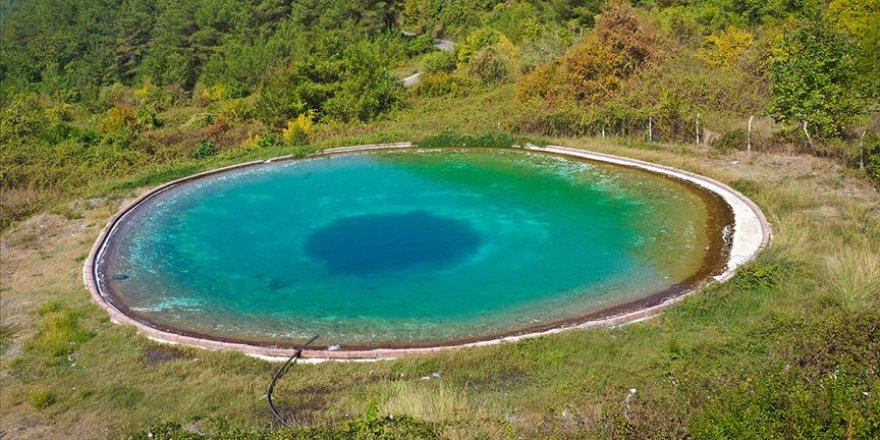 Amanos Dağlarının yaratılış harikası yangın göleti ziyaretçilerini etkiliyor