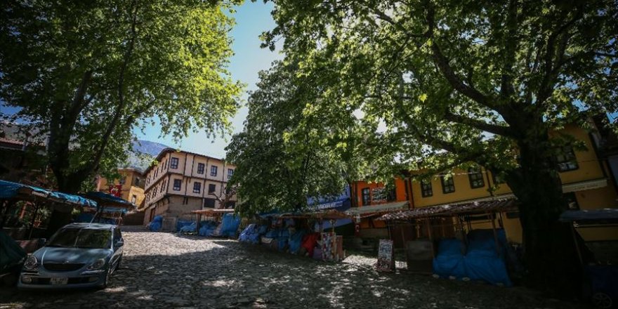 Tarihi Osmanlı köyü Cumalıkızık'ta mimariyi kapatan tezgahlar kaldırılacak