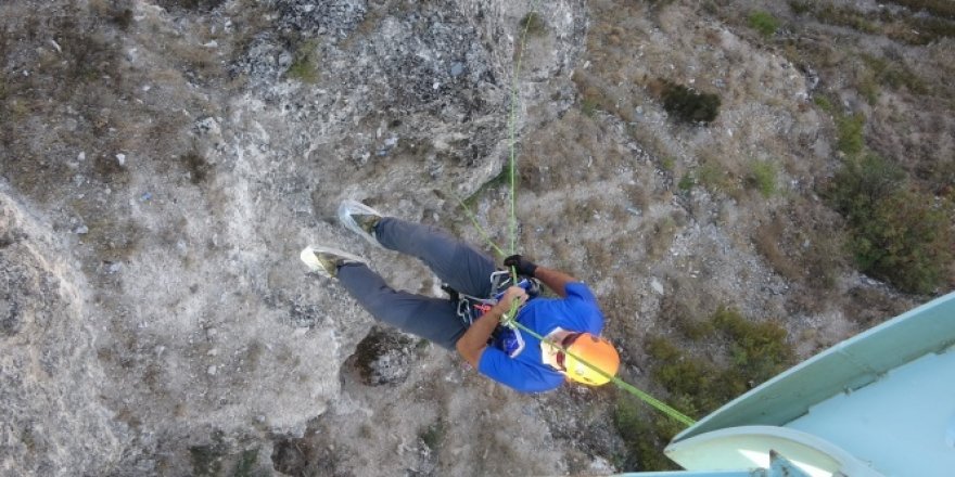 80 metreden kanyona iple indiler