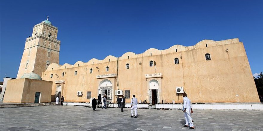 Libya'da camiler 7 ay sonra ibadete açılıyor