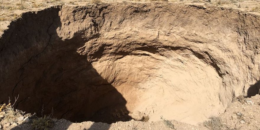 Konya'da 30 metre çapında 20 metre derinliğinde obruk oluştu