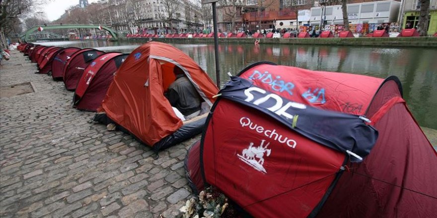 Paris'te evsizlerin kaldığı barınaklarda Kovid-19'a yakalanma oranları yüzde 94’ü buluyor