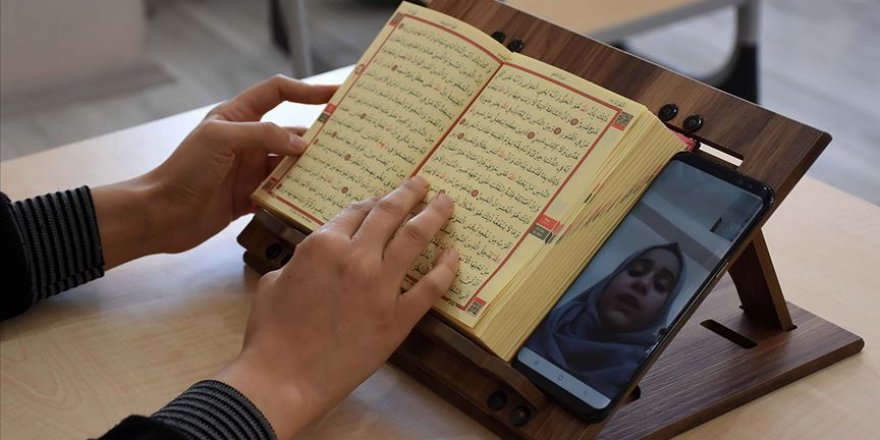 Uzaktan eğitimle hafız oldular