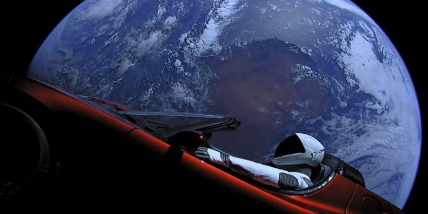 Elon Musk'ın Tesla'sı Mars'a yaklaştı