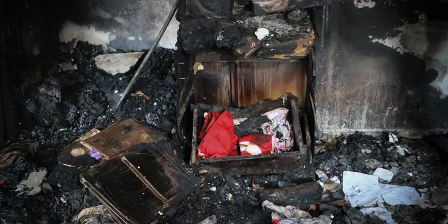 Küle dönen evde çekmecedeki Türk bayrakları yanmadı