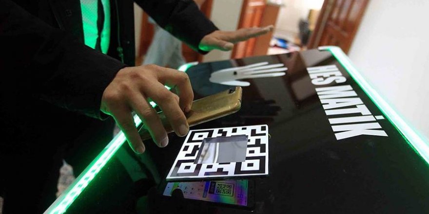 'HES Matik' cep telefonundan HES kodunu okuyup temassız ateş ölçüyor