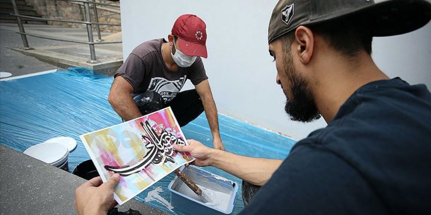 Hattat Hasan Çelebi'nin eseri grafitiyle yorumlanıyor