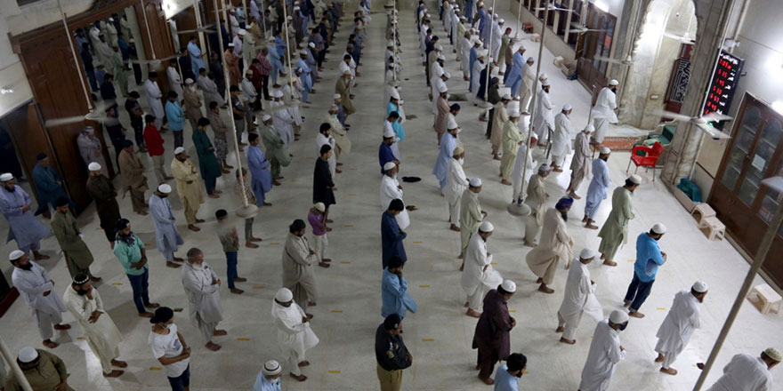 Fas'ta 7 ay aradan sonra ilk cuma namazı kılındı