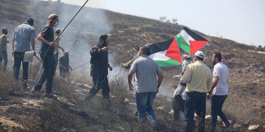Siyonist Yahudi işgalciler Kudüslülere saldırdı