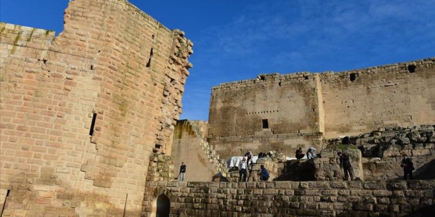 9 asırlık Harran Sarayı'nın ana kapısı gün yüzüne çıkarıldı
