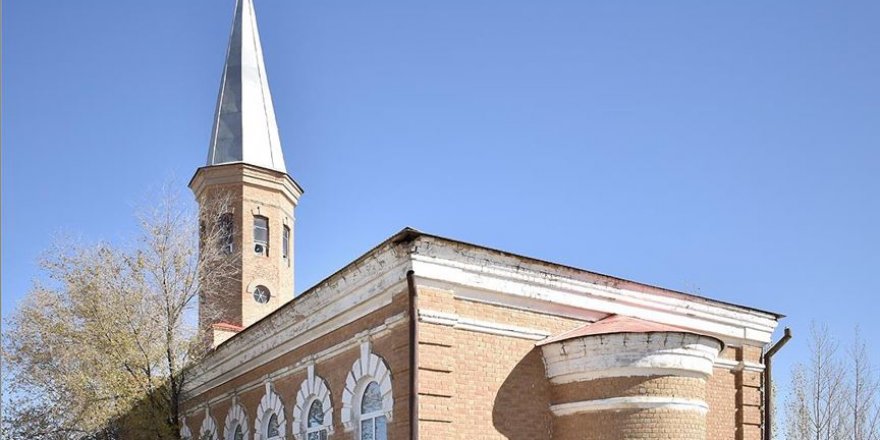 Kazakistan'da inşasında at sütü kullanılan Oyıl camisi büyük ilgi görüyor