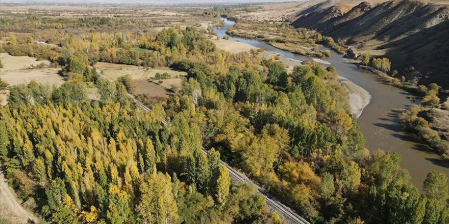 Karasu Nehri ve çevresinde sonbahar güzelliği