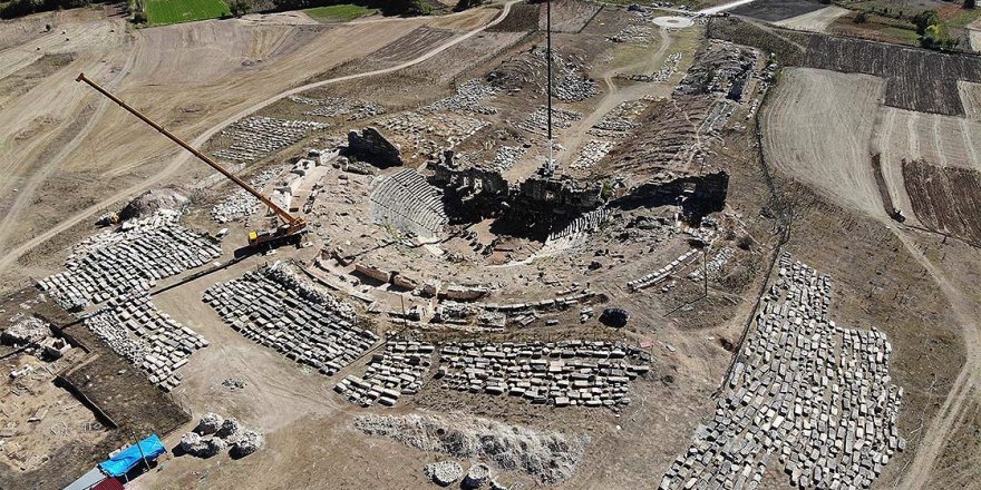 Aizanoi Antik Kenti'nin tiyatrosunda eseri inşa eden taş ustalarına da loca ayrılmış