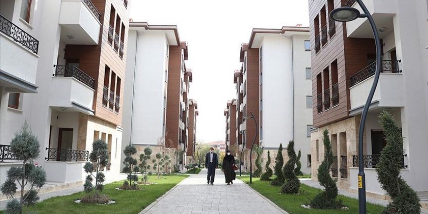 Elazığ'da deprem konutları hak sahiplerine teslim ediliyor