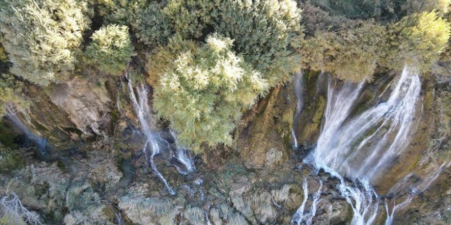 Girlevik Şelalesi sonbaharda ziyaretçilerini ağırlıyor