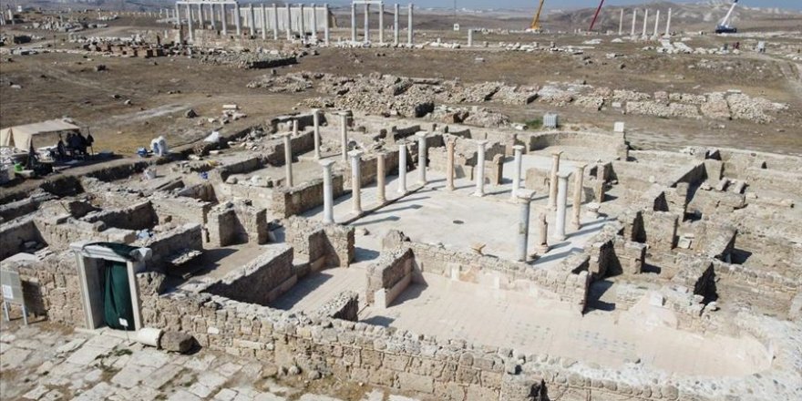 Denizli'deki Laodikya Antik Kenti'nde bulunan 'kiliseli ev' gün yüzüne çıkarıldı