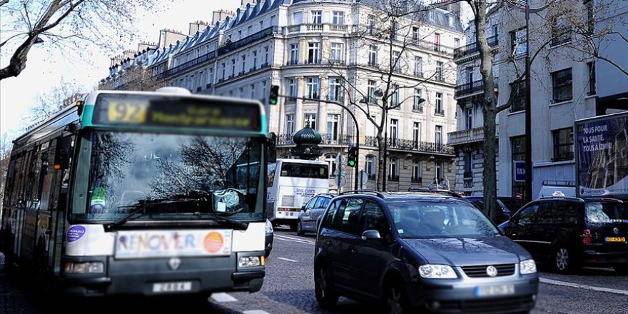 Fransa'da halkın sadece 26'sı 'yönetimin kendilerini koruyabileceğine' inanıyor