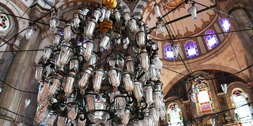 Laleli Camiindeki tasarruflu ampuller kaldırılıyor