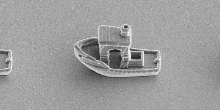 Saç telinde yüzebilecek kadar küçük bot üretildi