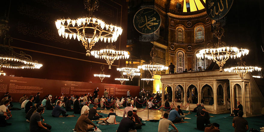 Ayasofya Camii'nde 86 yıl sonra ilk 'Mevlid Kandili'