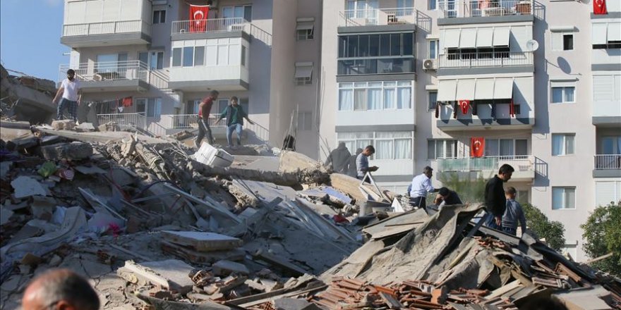 İzmir'de 922 artçı yaşandı