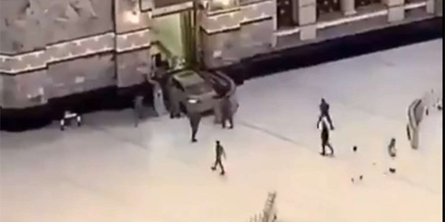 Araba ile Mescid-i Haram'a girmeye çalıştı