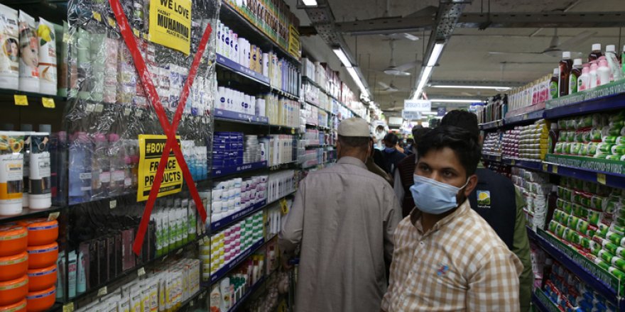 Pakistan'da marketlerde Fransız ürünleri boykot ediliyor