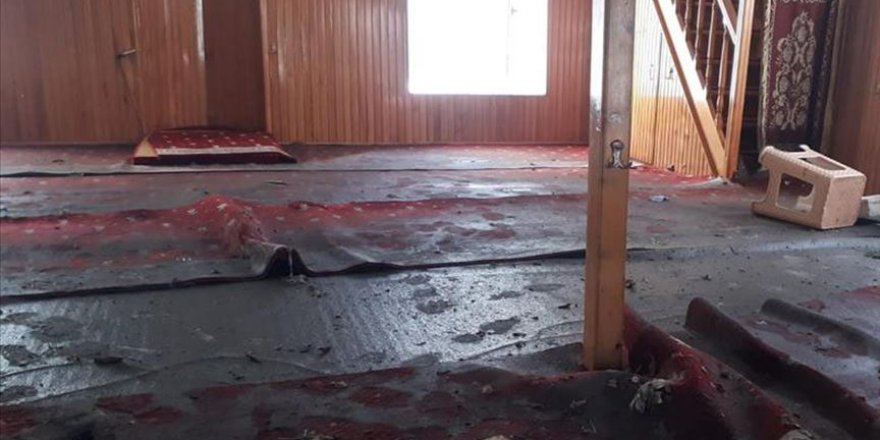 İzmir'deki depremin ardından Seferihisar'daki taşkın Sığacık Camisi'ne de zarar verdi