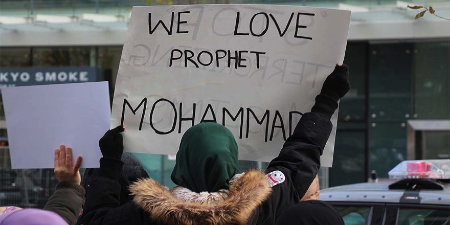 Kanadalı Müslümanlar Fransa ve Macron’un İslam karşıtlığını protesto etti