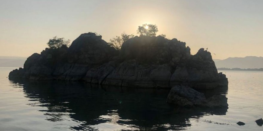 Eğirdir'de sular çekildi, fosil adacıklar oluştu