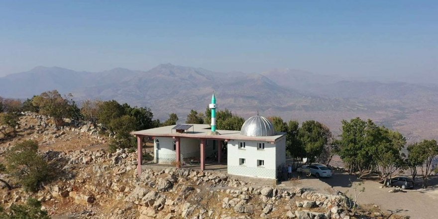 Hani bölgesi ziyaretgahlarından "Pir Aziz Türbesi"