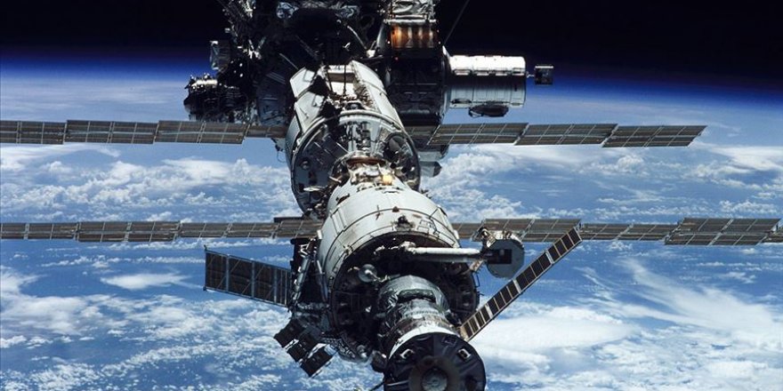 ISS'e kenetlenmiş crew dragon, mürettebatı korkutan bir 'yanlış alarm' verdi