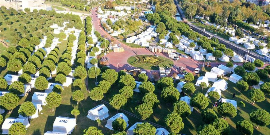 İzmir'deki depremzedelere yardım miktarı 10 milyon 836 bin 200 liraya ulaştı