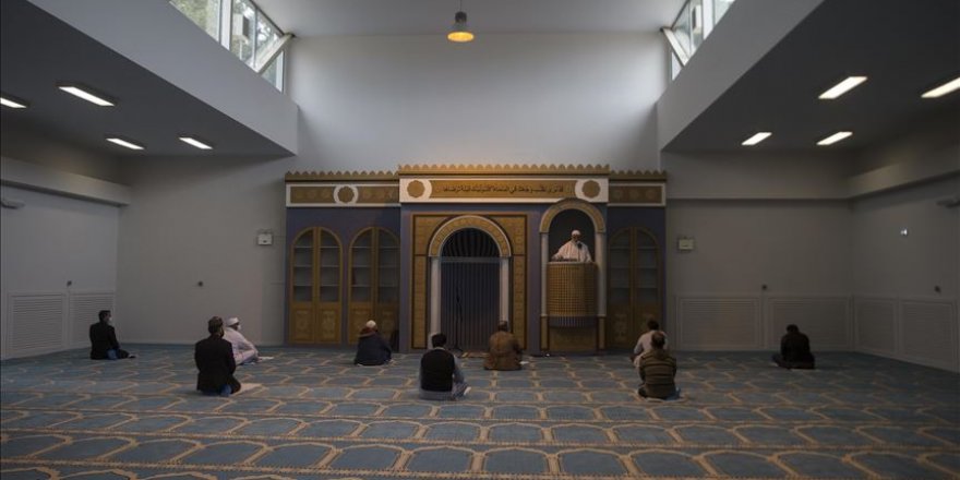 Atina Camisi'nde ilk cuma namazı kılındı