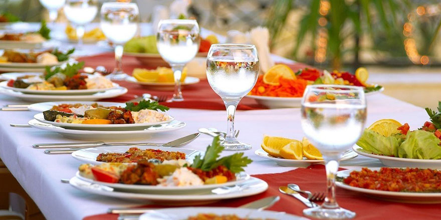 Pandemide mutsuzluk ve sosyal bağımlılık artınca mideye yüklendik