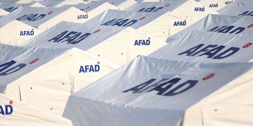 İzmir'de 6 bin civarında vatandaşımız çadırlarda kalıyor