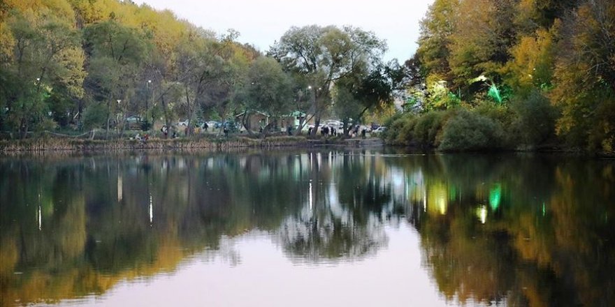 Çubuk Karagöl sonbaharda ziyaretçi akınına uğruyor