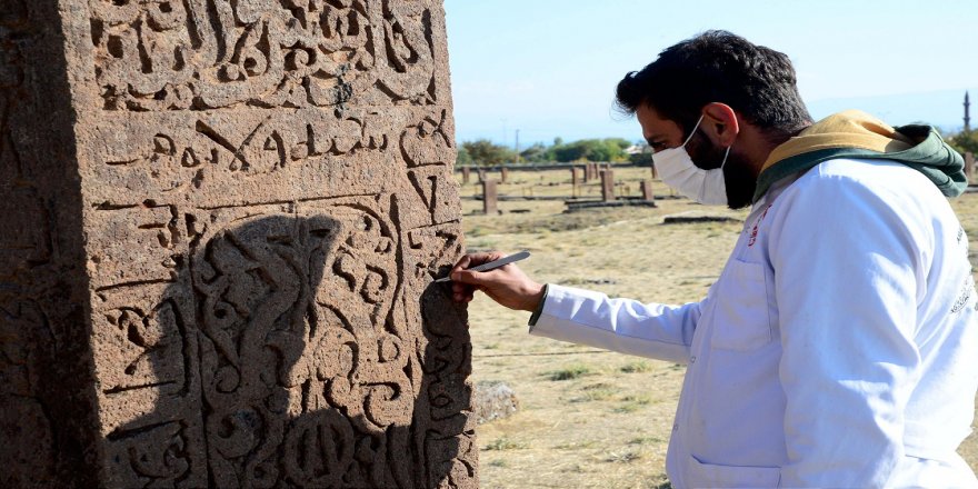 Likenleri temizlenen 'Selçuklu şahideleri' tarihe ışık tutuyor