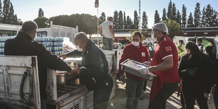 Türk Kızılay, İzmir'de 250 bin kişilik yemek dağıttı