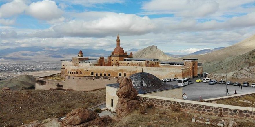 Osmanlı mirası İshak Paşa Sarayı 105 bin turist ağırladı