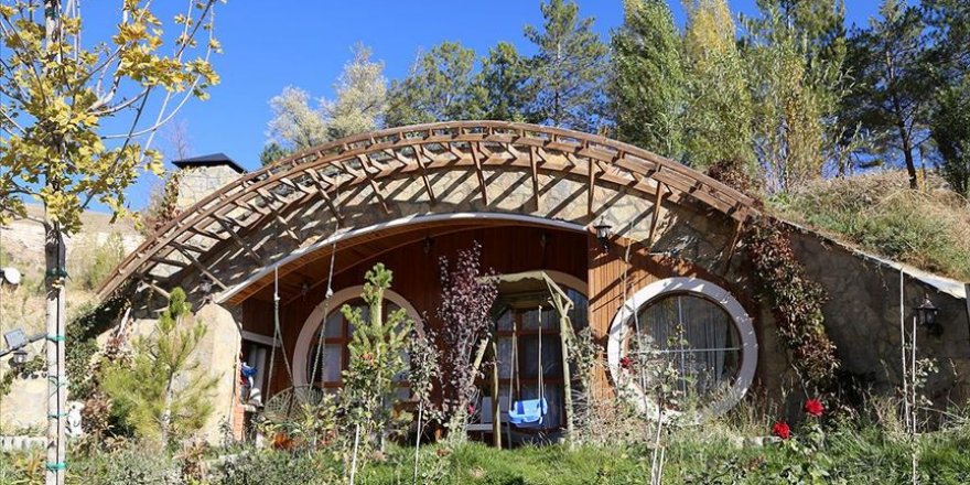 Sivas'ın 'Hobbit evleri'nde sonbahar güzelliği