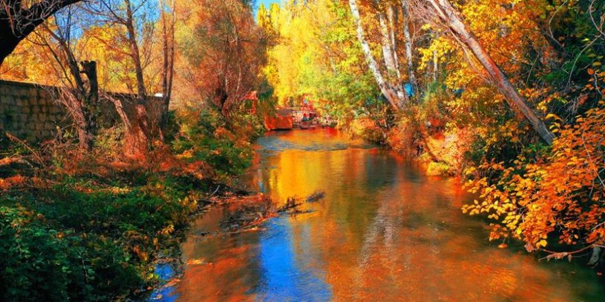 Ihlara Vadisi'ndeki sonbahar renkleri ziyaretçilerini hayran bırakıyor