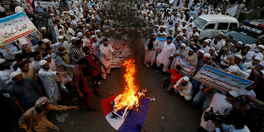 Pakistan'da Macron'un İslam karşıtı açıklamalarını protesto sürüyor