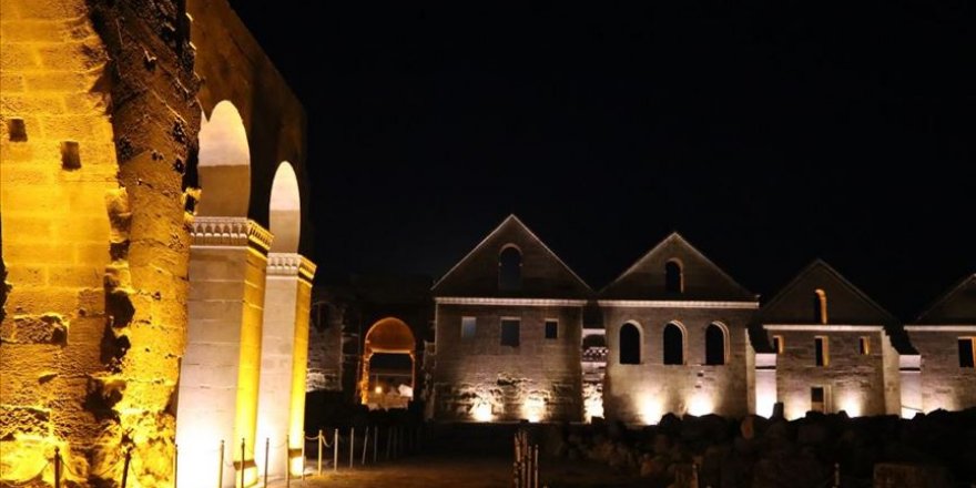 UNESCO adayı 7 asırlık ören yeri ışıklandırıldı