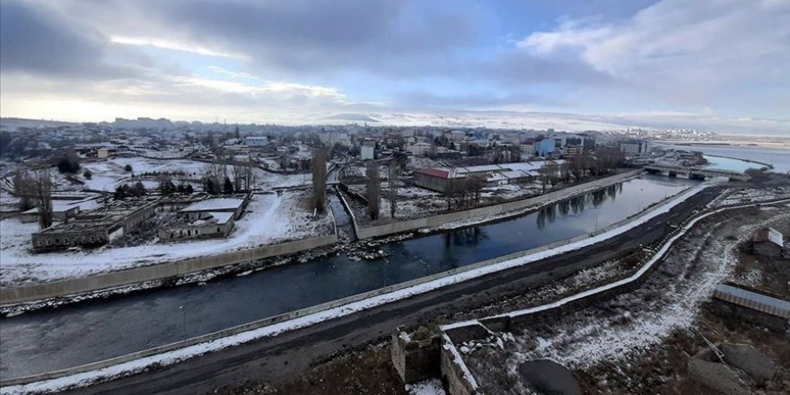 Ardahan'a mevsimin ilk karı yağdı